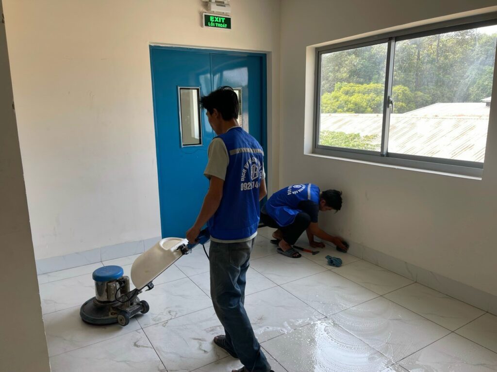 Vệ sinh công nghiệp là làm gì , thiết bị nào dùng trong vệ sinh công nghiệp