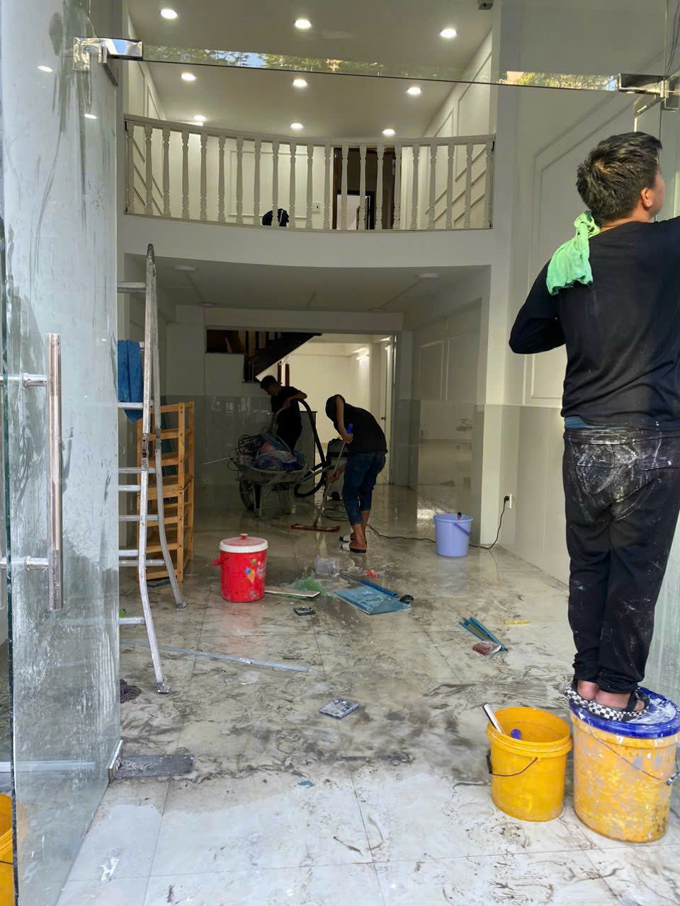 Nhân viên vệ sinh nhà cửa Bình Chánh