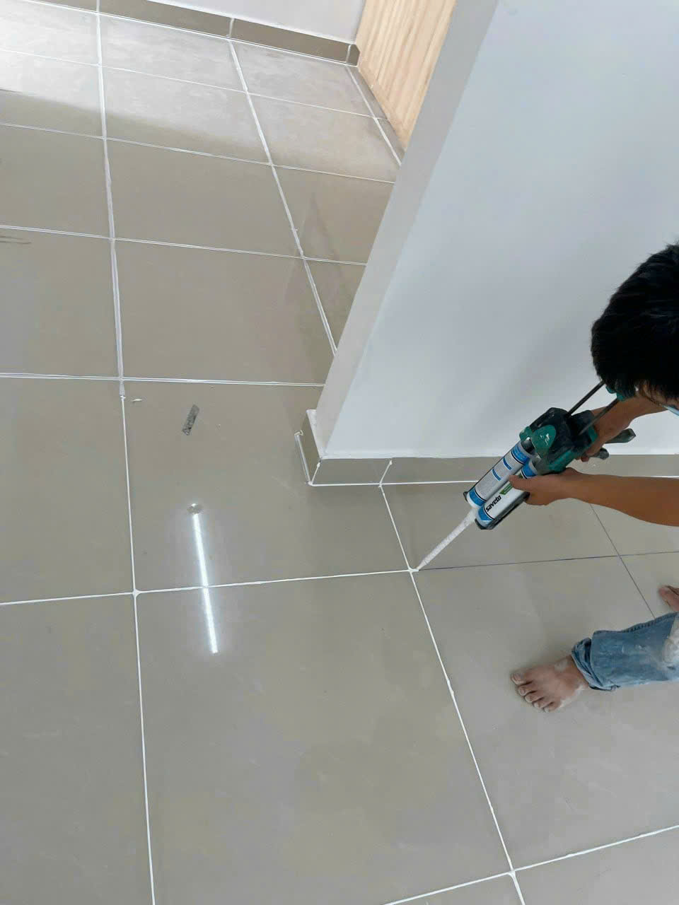 bơm keo epoxy
