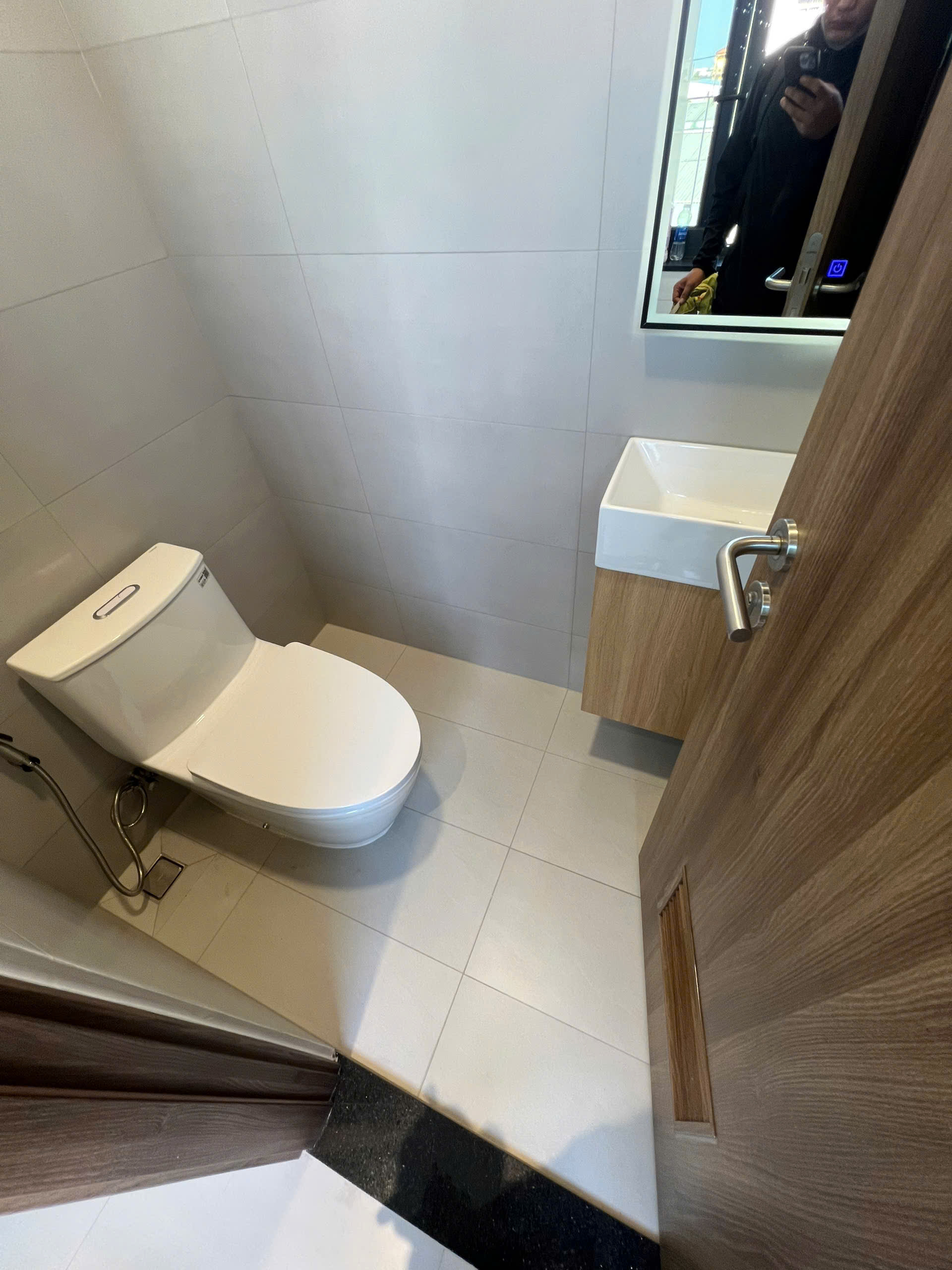 ron epoxy sáng bóng sau thi công